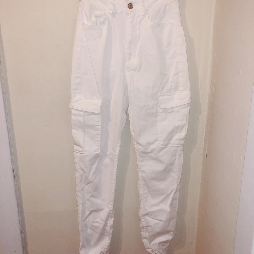 NEVER WORN White trendy cargo pants